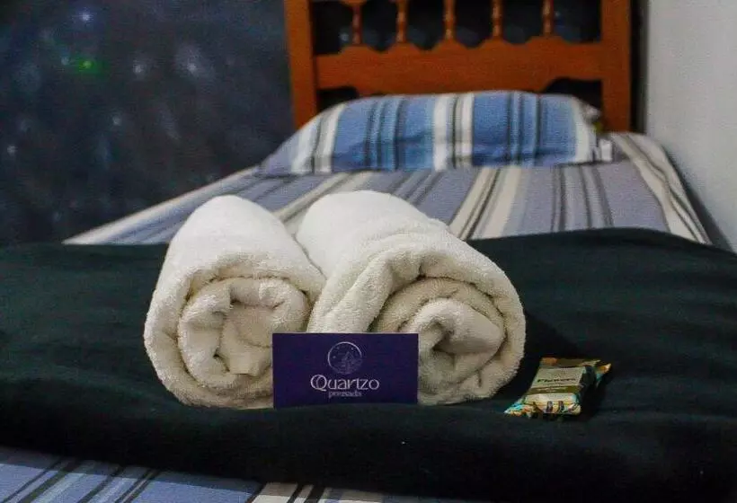 ペンション Pousada Quartzo