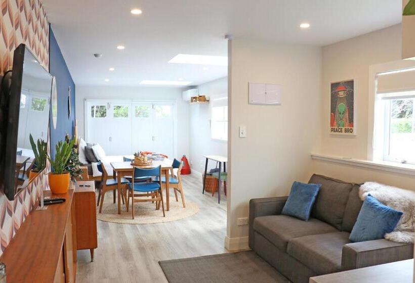 بنسيون Retro On Queen, Papakura