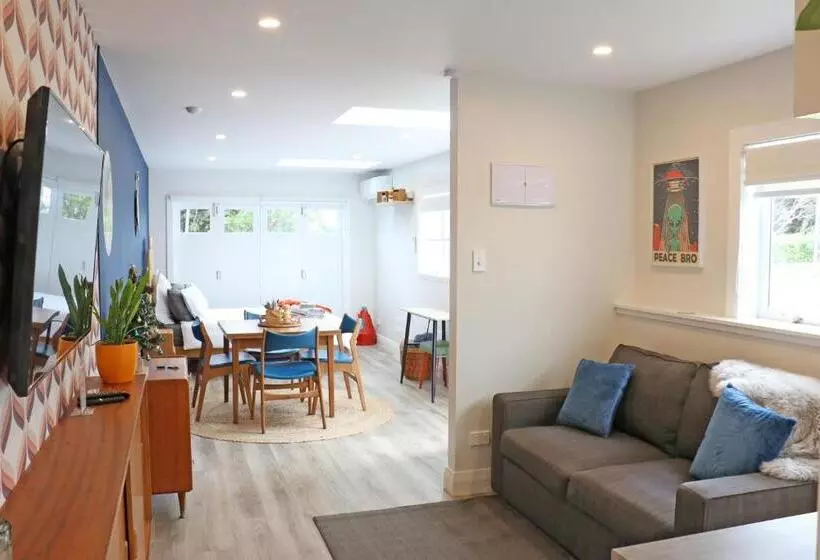 Majatalo Retro On Queen, Papakura