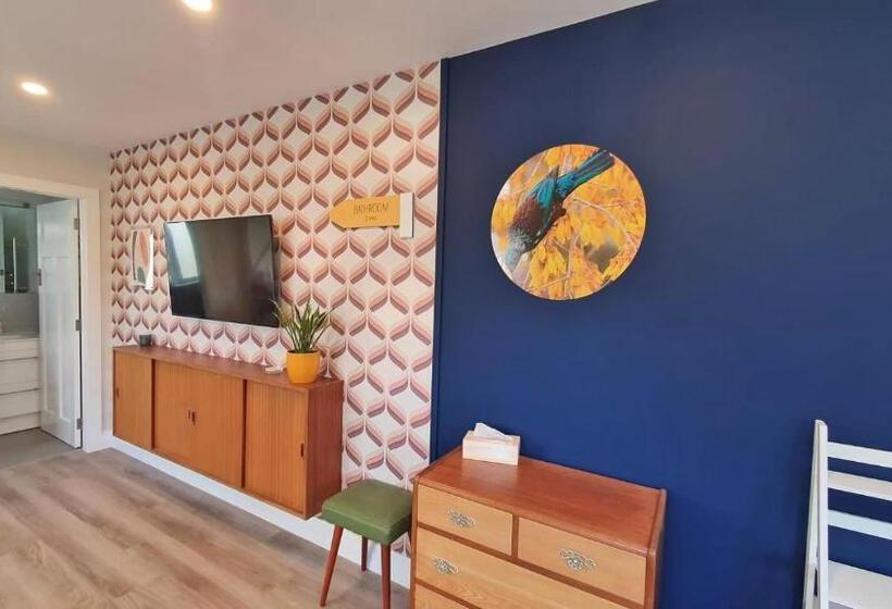 بنسيون Retro On Queen, Papakura