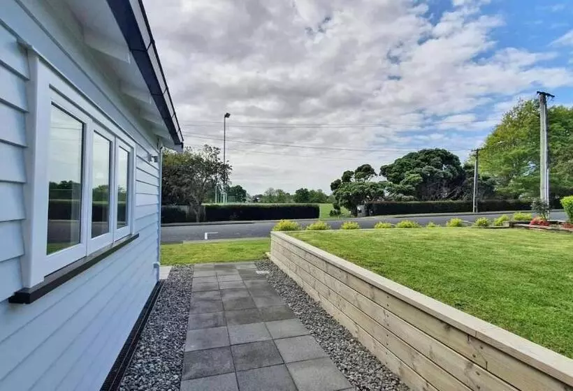 Majatalo Retro On Queen, Papakura