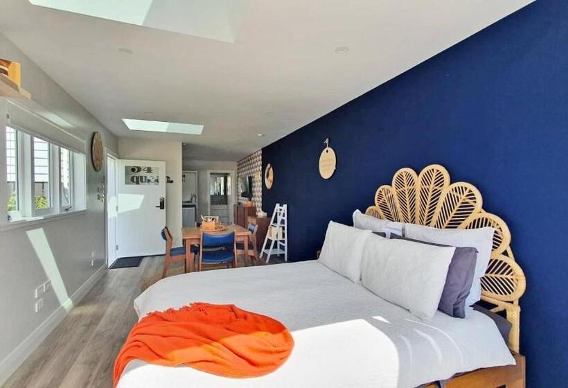 بنسيون Retro On Queen, Papakura