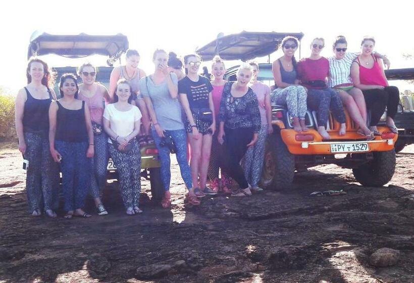 Pensão Vicky Point Group Safari Lodge