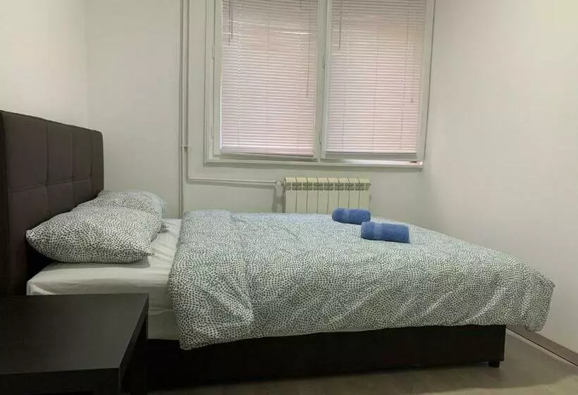 Private Rooms Belgrade Hostel