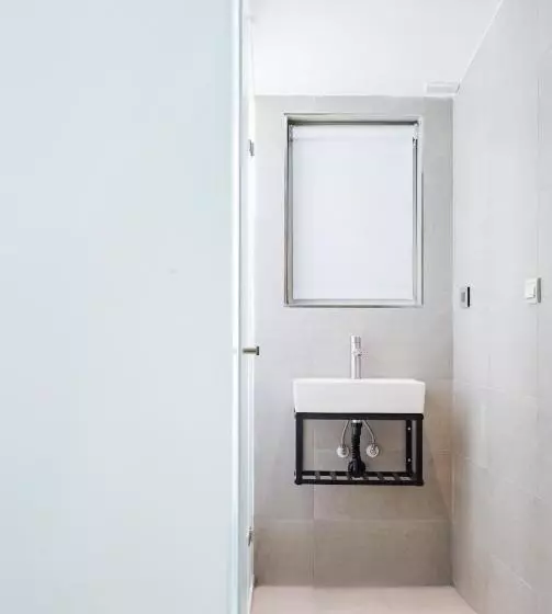 هاستل White Space Design
