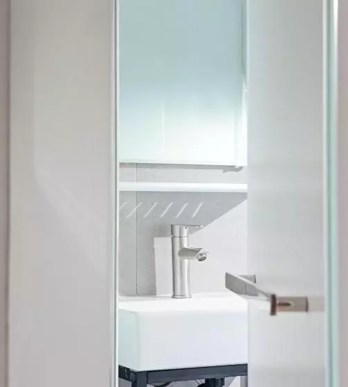هاستل White Space Design
