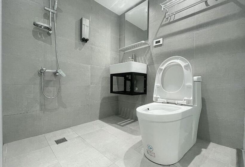 هاستل White Space Design