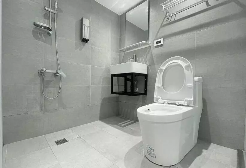 هاستل White Space Design