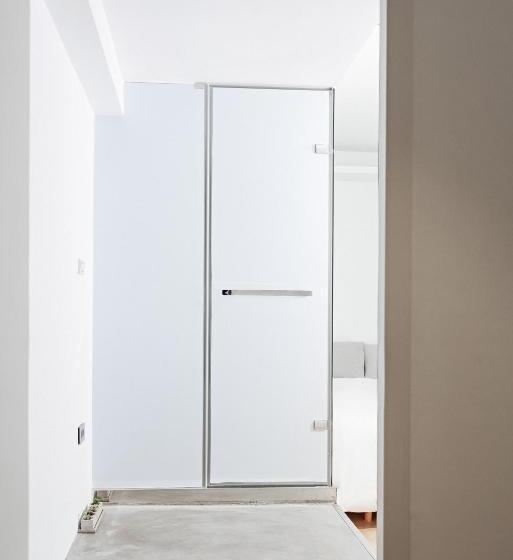 هاستل White Space Design