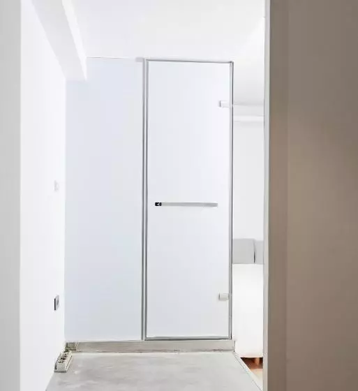هاستل White Space Design