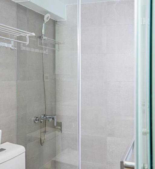 هاستل White Space Design