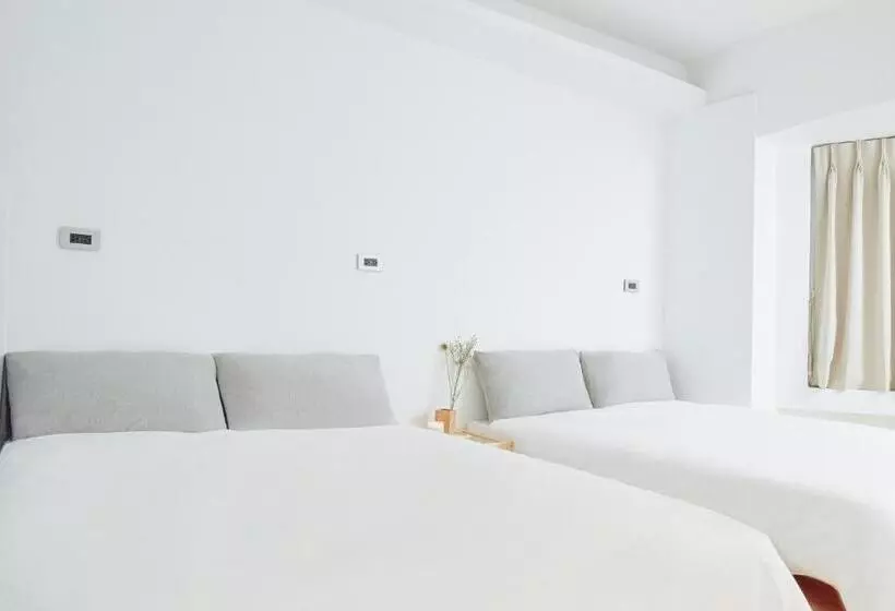 هاستل White Space Design
