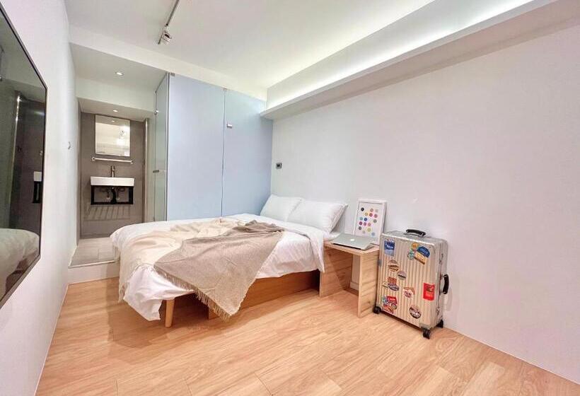 هاستل White Space Design