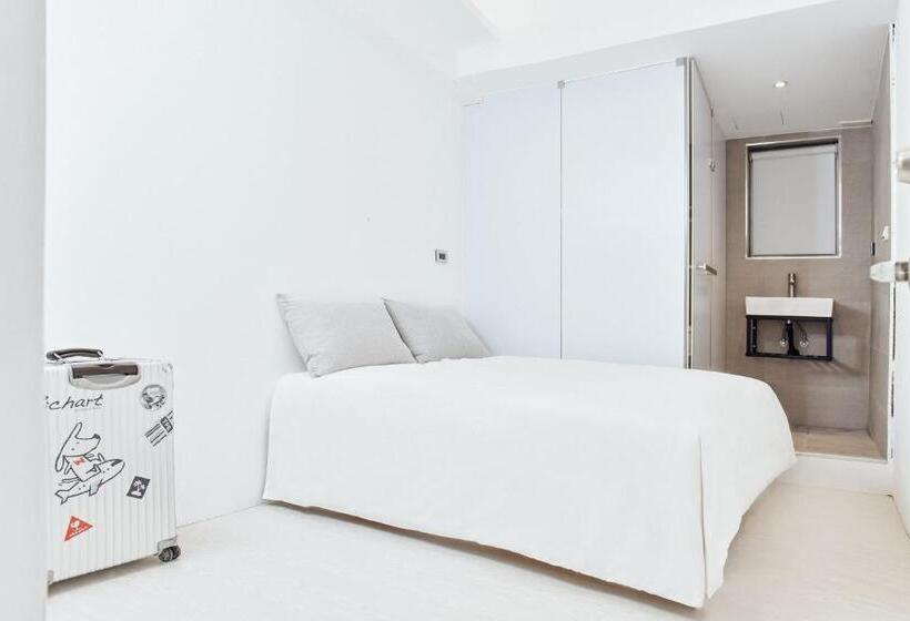 هاستل White Space Design