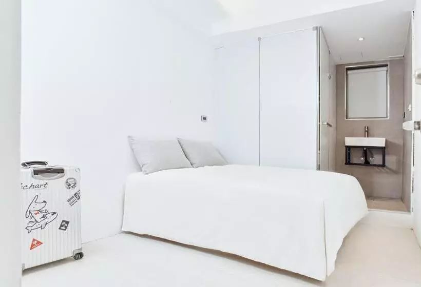 هاستل White Space Design