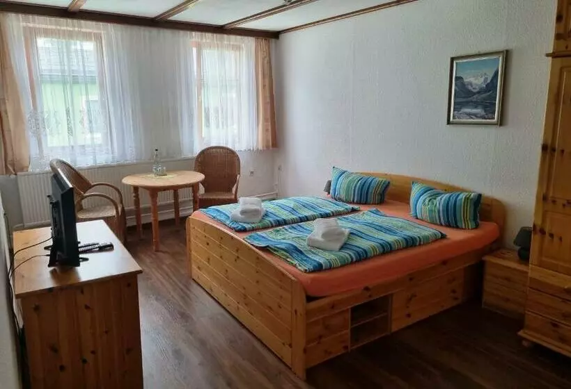 Aamiaismajoitus (B&B) Zum Weißen Lamm