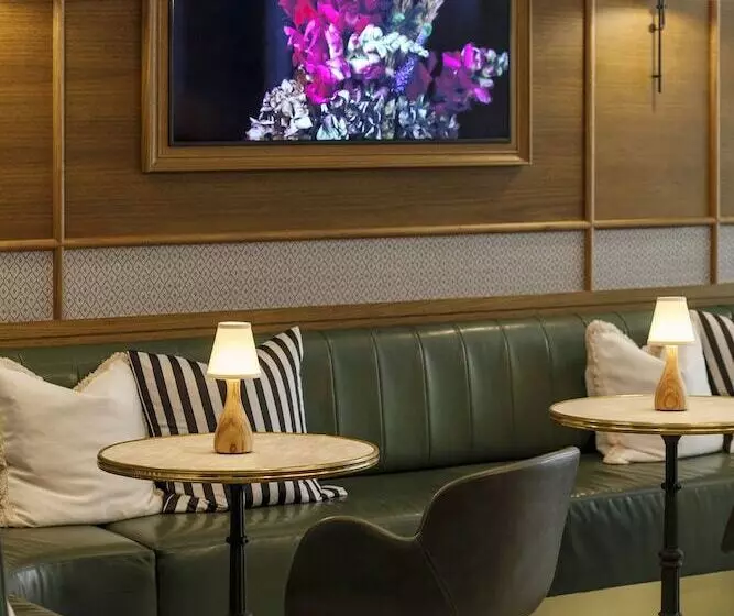 هتل 202 Elizabeth