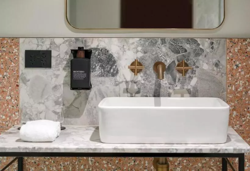 هتل 202 Elizabeth