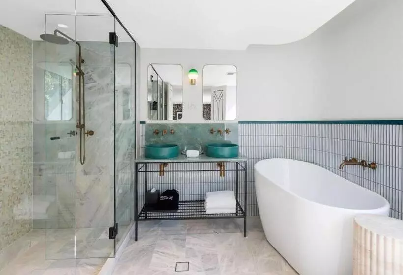 هتل 202 Elizabeth