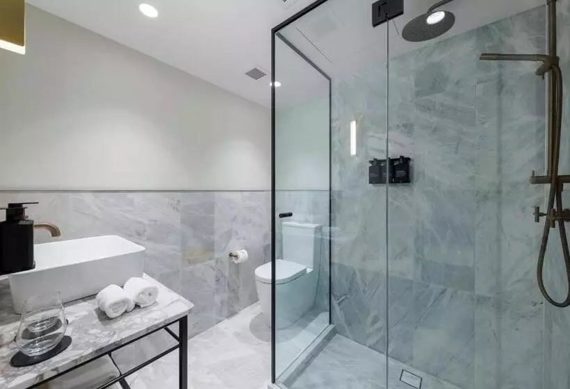 هتل 202 Elizabeth