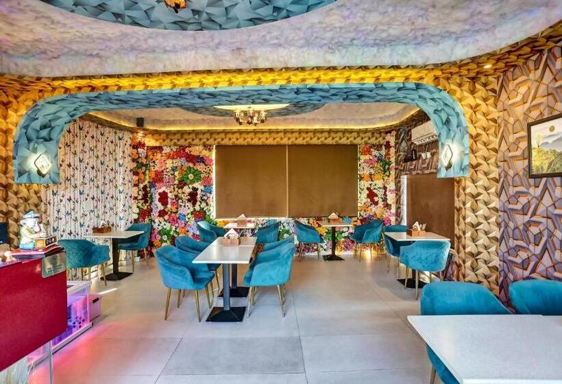 Отель Collection O Sky