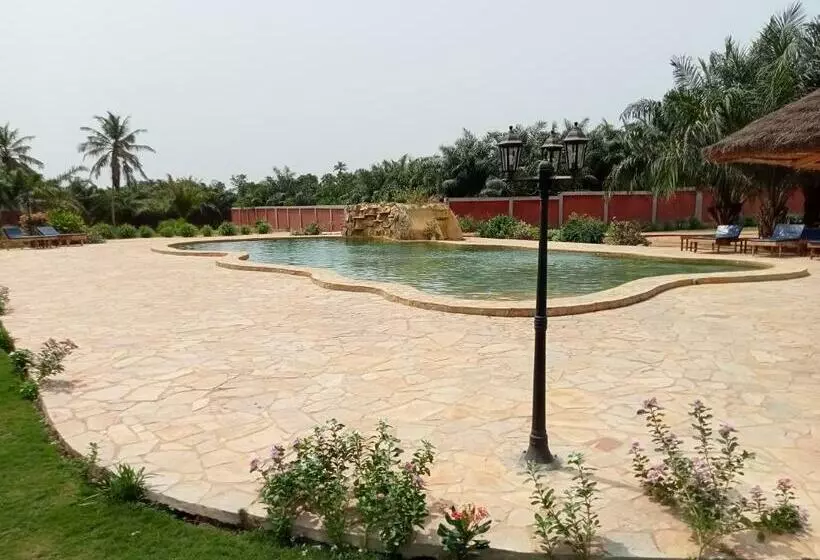 هتل Domaine De La Palmeraie Ouidah