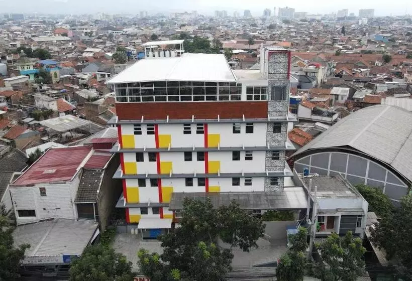 Front One Hotel Pasir Koja Bandung
