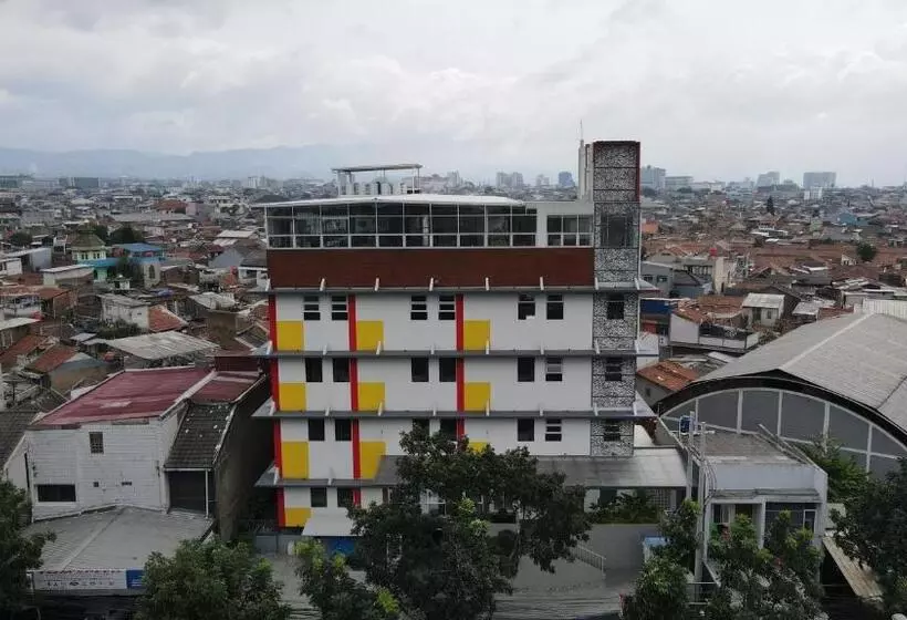 Front One Hotel Pasir Koja Bandung