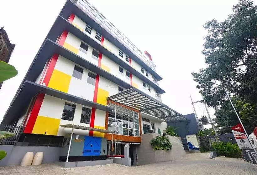 Front One Hotel Pasir Koja Bandung