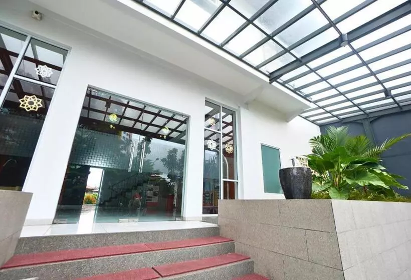 Front One Hotel Pasir Koja Bandung