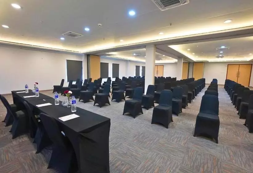 Front One Hotel Pasir Koja Bandung
