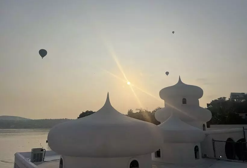 Hotelli Marina Palace Teques