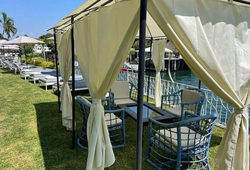 Hotelli Marina Palace Teques