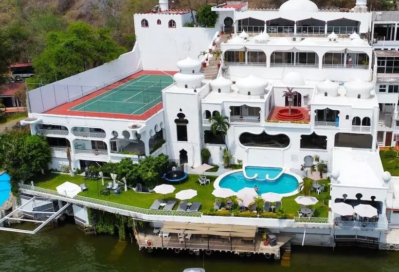 Hotelli Marina Palace Teques