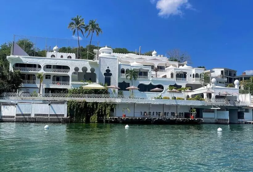 Hotelli Marina Palace Teques