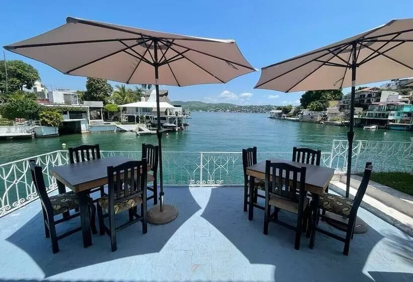 Hotelli Marina Palace Teques