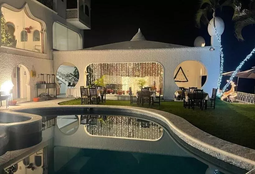 Hotelli Marina Palace Teques