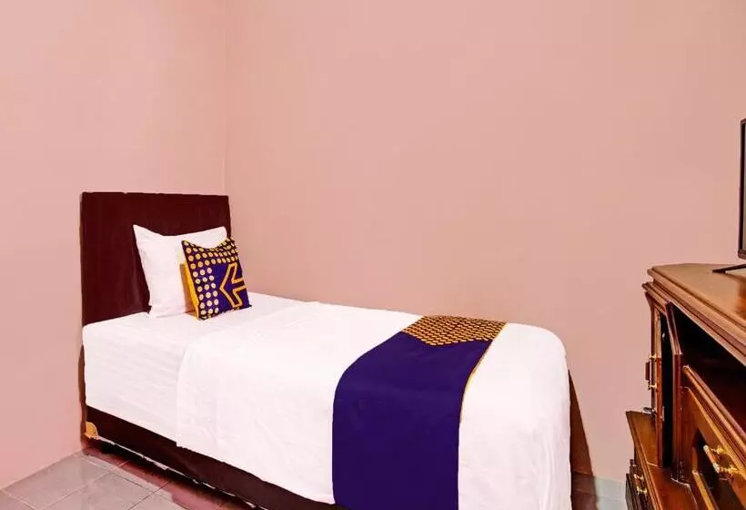 Hotelli Spot On 91932 Guest House Mustika Syariah