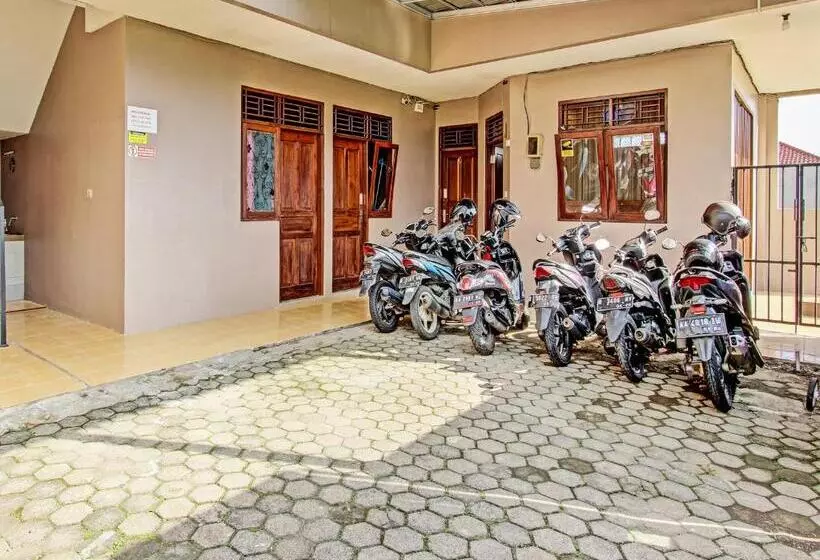 Hotelli Spot On 91932 Guest House Mustika Syariah