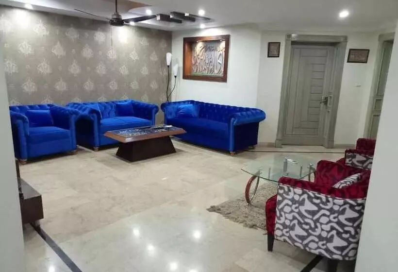پانسیون Luxus Guest House