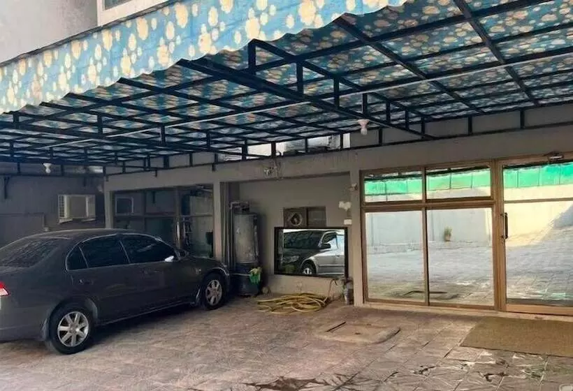 پانسیون Luxus Guest House