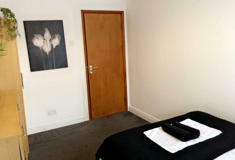 膳宿费 Red Bricks Staycation