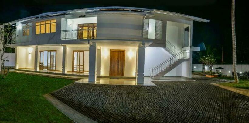 بنسيون Riccotara Villa