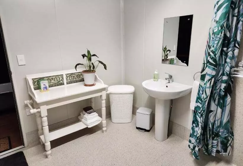 Aamiaismajoitus (B&B) Glenwood Akaroa Bush Retreat   Kanuka Hut