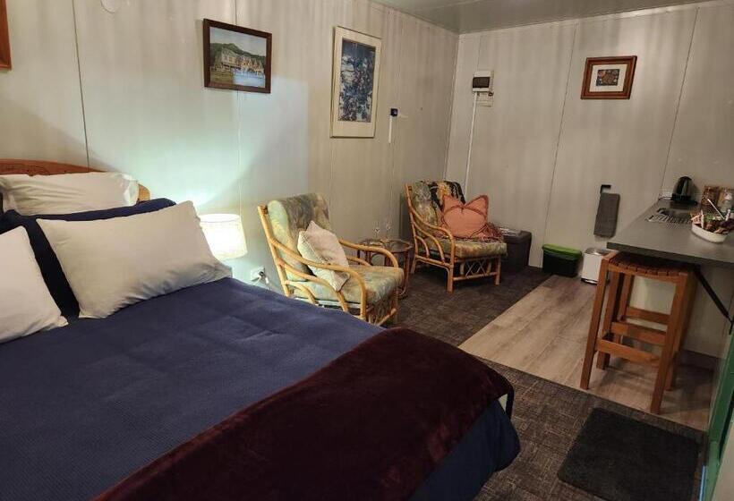 צימר Glenwood Akaroa Bush Retreat   Kanuka Hut