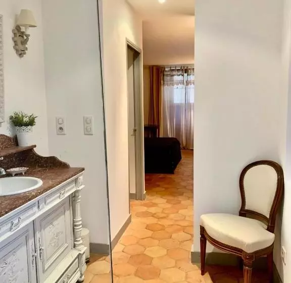 ベッドアンドブレックファースト Les Chambres Du Vallon