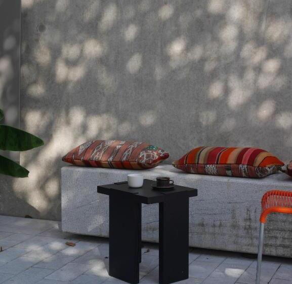 ホテル Artbau Design