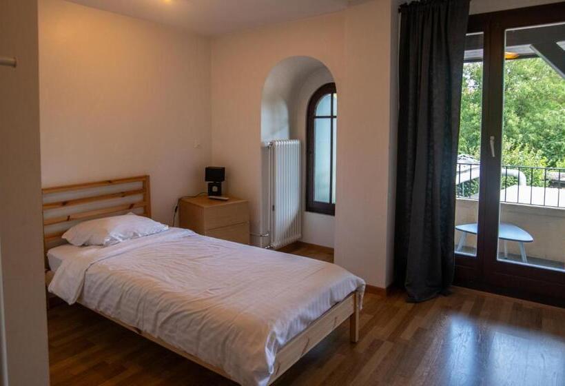 هتل Auberge De La Couronne