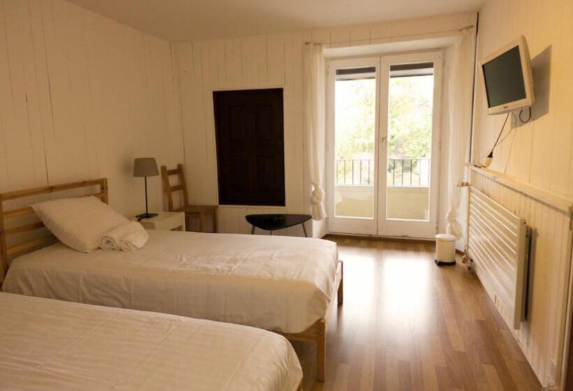 هتل Auberge De La Couronne