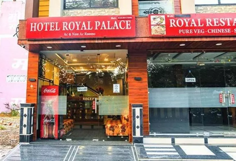 Fabhotel Royal Palace